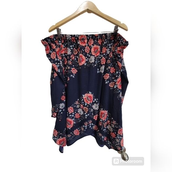 ECI 2X Floral Over the Shoulder Tunic - Picture 3 of 6